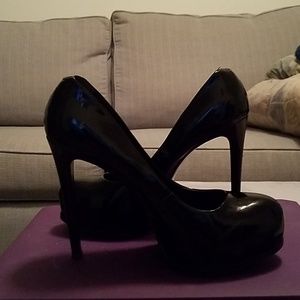 Patent leather Kelsi Dagger heels
